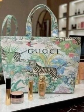 Beauty Print Pastel Floral & Tiger Print Tote Bag New w/Box And Wrapping